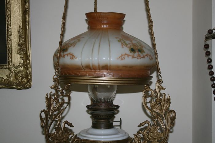 Antique Counter-Weighted  Parlor Oil Lamp