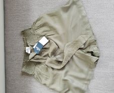 Hollister khaki girls ladies shorts xs bnwt