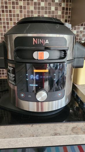 Ninja Foodi Max (15-in-1 Multi Cooker - needs attention)