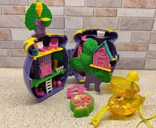 Vintage 1995 Winnie the Pooh "Hunny Pot" Treehouse & Polly Pocket Keychain Lot