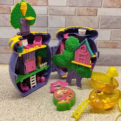 Vintage 1995 Winnie the Pooh "Hunny Pot" Treehouse & Polly Pocket Keychain Lot