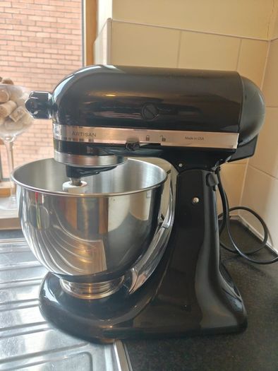 KitchenAid Artisan Stand Mixer + Glass Bowl + Accessories + FREE Cake Stand
