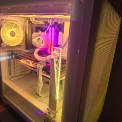 Custom White Gaming PC - Ryzen 5 9600X / RX 7700 XT / DDR5 / Gen5 SSD + Monitor