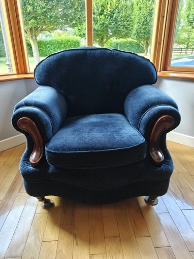 Couch and two armchairs
