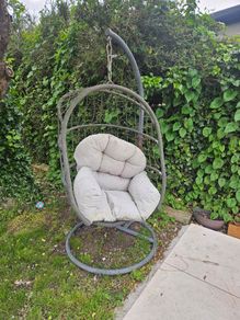 Outdoor swing chair