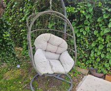 Outdoor swing chair