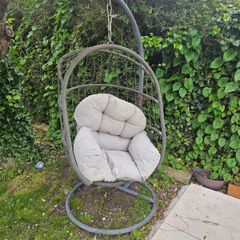 Outdoor swing chair