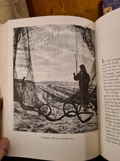 Book Of The Seven Seas By Peter Freuchens. Hardback  Dustjacket 512 Pages LARGE VOLUME BOOK.