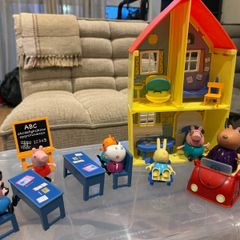 Peppa pig house and Classroom