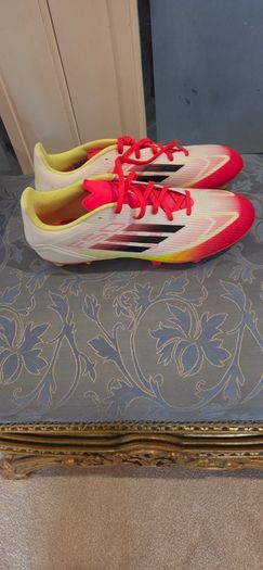 BNWT   Adidas  Mens Football Boots