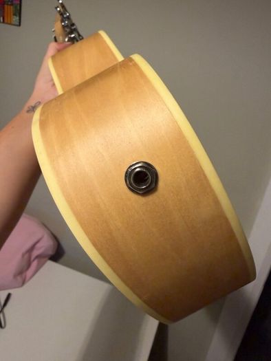 Ukulele - Concert Electric/ Electro