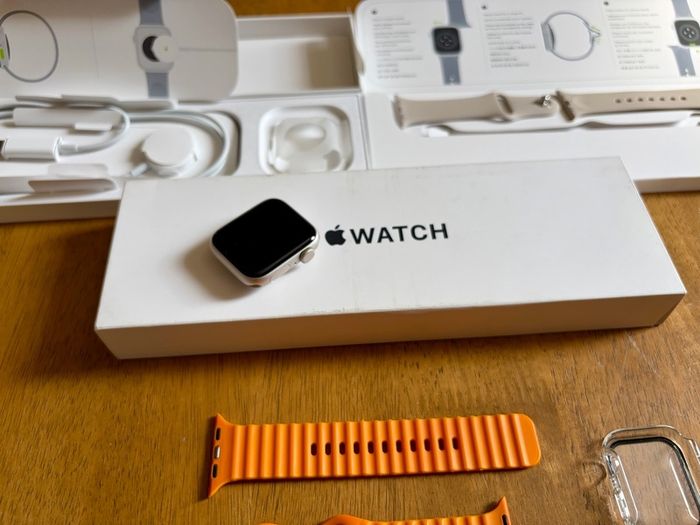 Apple Watch SE 2nd Gen GPS 40mm Starlight Aluminium Case 1 Owner Extras 14pc New Charger Case Strap Band Professional Office Work Lifestyle Fitness Outdoors Elegant Party Event Magnetic Ocean