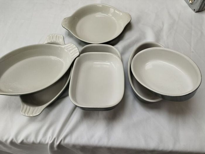 Ceramic stoneware Oven to table vintage dishes