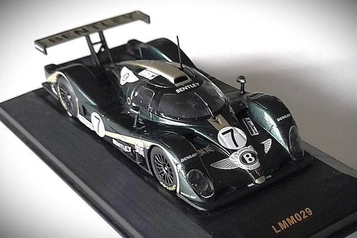 Diecast Model Le Mans Bentley EXP Speed 8 2001 - IXO Le Mans 1:43