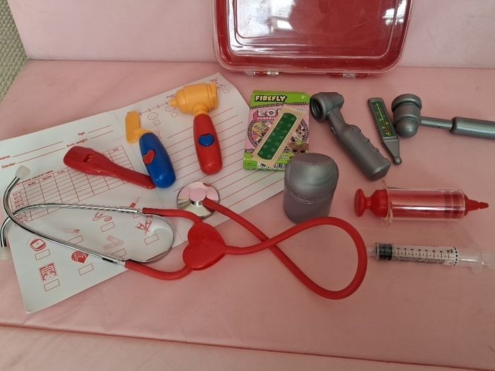 Toy Doctor's Bag with working Stethascope