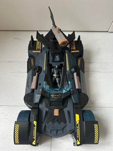 DC Batman Playset Ultimate Transforming Batmobile 2-in-1
