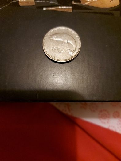 10p irish coin ,used condition,,year 2000,buyer collects or pays postage, extra 2 euros,