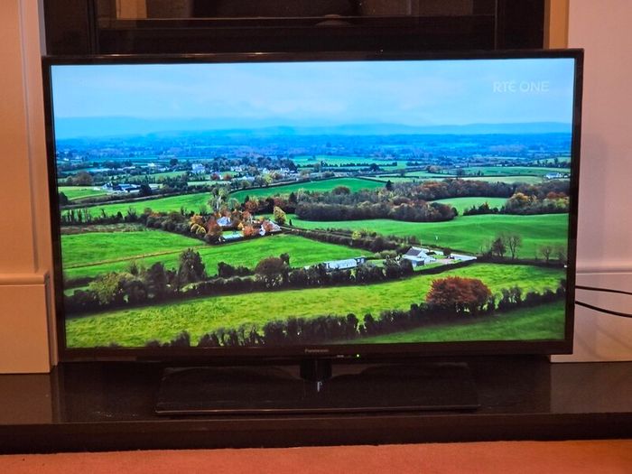 Panasonic Viera 39" Full HD TV, Remote Incl - Excellent Condition