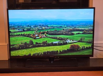 Panasonic Viera 39" Full HD TV, Remote Incl - Excellent Condition