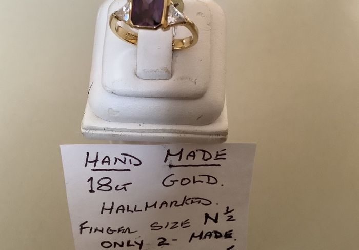 New 18ct Solid Gold Hand Made Cubic Stone Ring