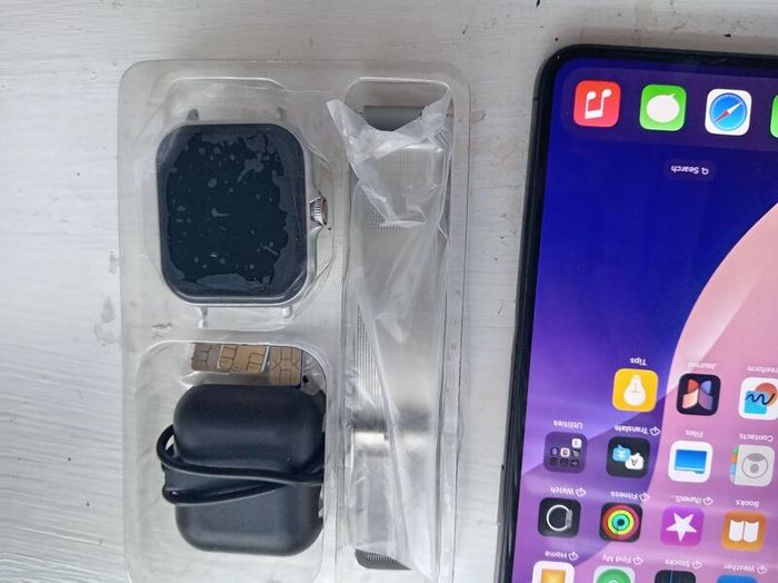iphone Xs max and smartwatch