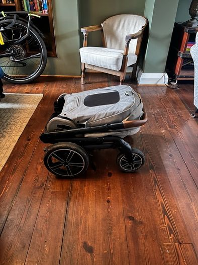 Nuna Mixx Next travel system including bassinet