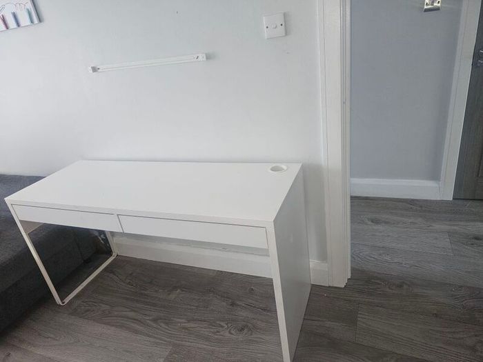 desks