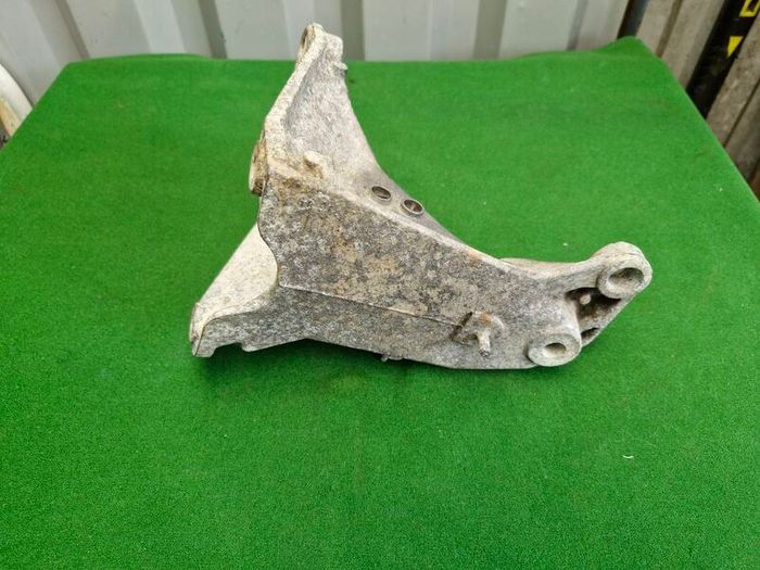 VW Vintage Engine Mounting Bracket.  Golf  Jetta  . Germany  K I S  8-1 IHO 799354K