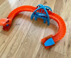 Hot wheels snake