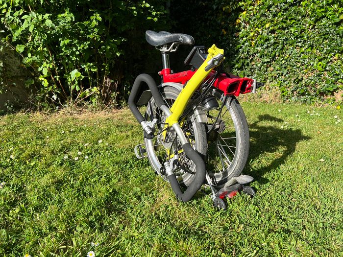 Rare & Eye-Catching: 6-Speed Brompton P-Type (Red/Yellow Edition)