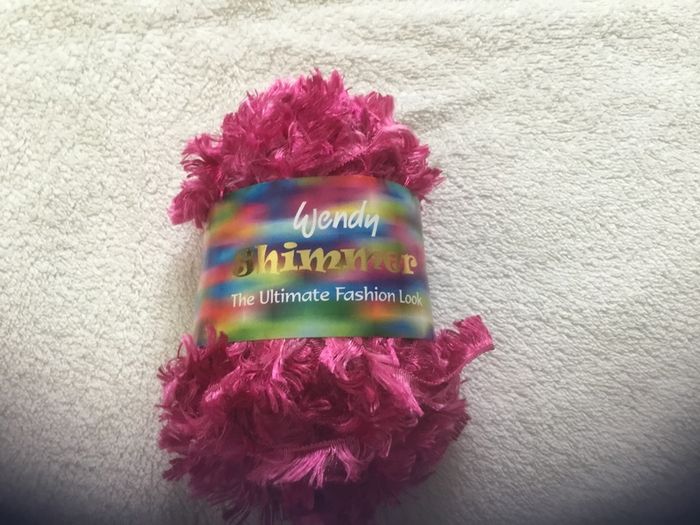 Wendy shimmer yarn red mix