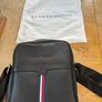 tommy hilfiger crossover bag Image 3