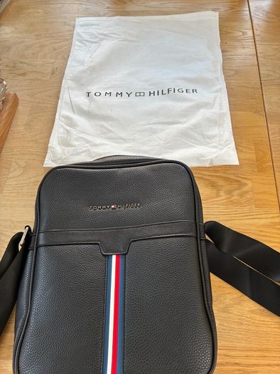 tommy hilfiger crossover bag