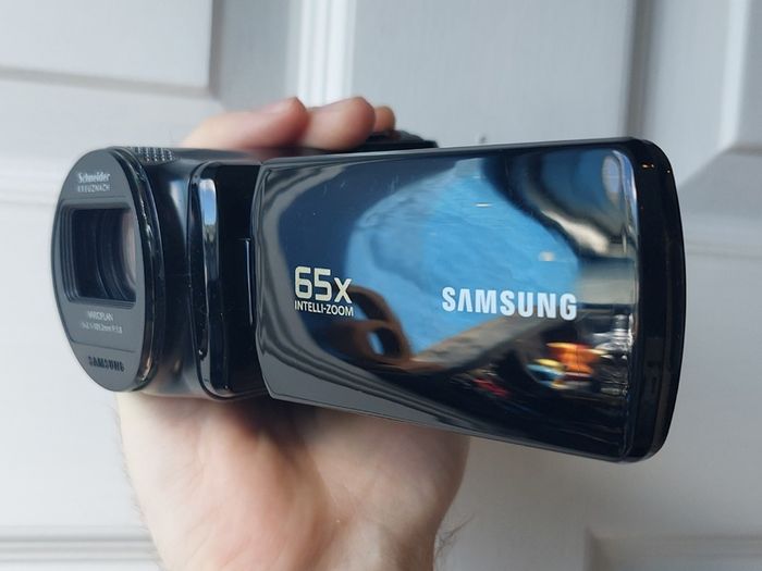 Samsung SMX-F50 Retro Y2K Camcorder Video Camera