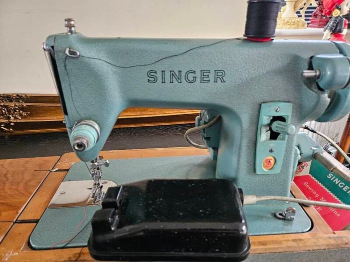 Vintage Singer 285K sewing machine