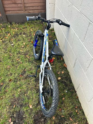 Carrera Luna Junior Mountain Bike 20" wheel