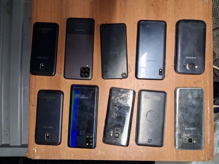 10 smart phones for parts or repair