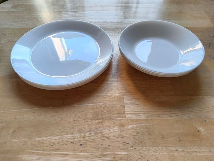 Plates, cutlery & kitchen basics