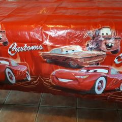 Lightning Mc Queen party table cloth.
