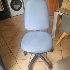chair free to take