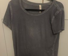 lululemon tee shirt
