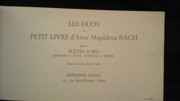 Les dous du petite livre d'Anna magdalena Bach.sheet music book.