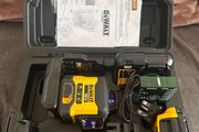 DEWALT DCLE34031D1-GB 18V 1 x 2Ah Li-Ion XR Green Self-Levelling Multi-Line Laser Level