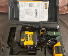 DEWALT DCLE34031D1-GB 18V 1 x 2Ah Li-Ion XR Green Self-Levelling Multi-Line Laser Level