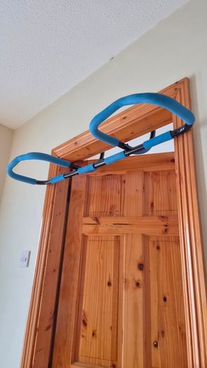 Pull up / push up bar