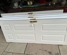 6 x interior 6 panel wooden doors with brass hinges and some mixed brass and brass porcelain handles