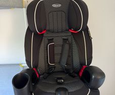 Graco Nautilus (Category 1/2/3, designed for children weighing 9 to 36 kg or approximately 9 months to 12 years old)