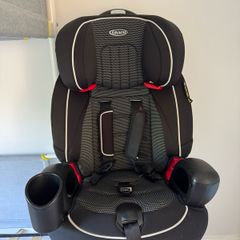 Graco Nautilus (Category 1/2/3, designed for children weighing 9 to 36 kg or approximately 9 months to 12 years old)
