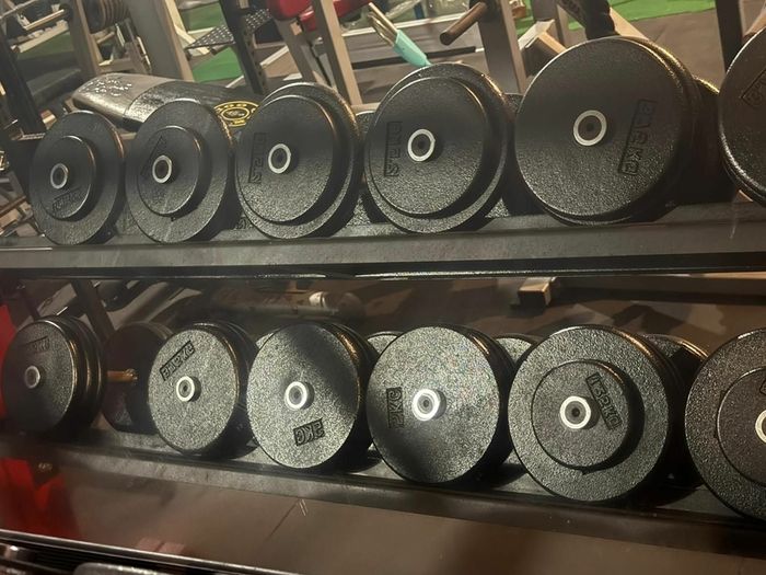 Commercial Dumbbell Set Pairs 2.5 to 37.5kg and 2 Racks