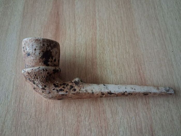Vintage clay pipe